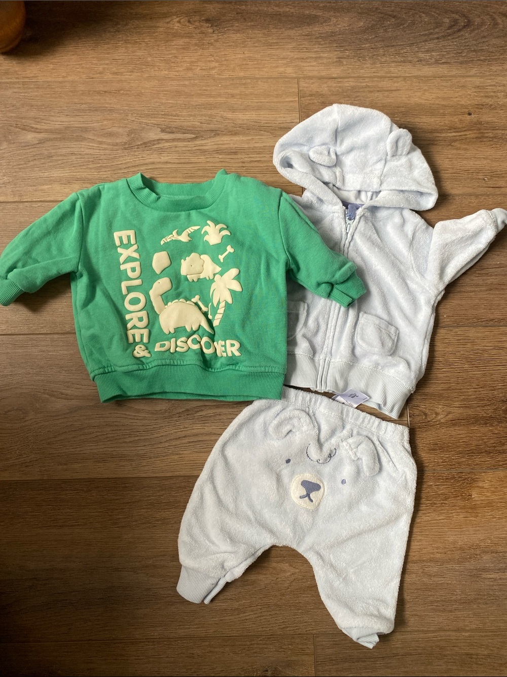 Lot of baby clothes 3 months